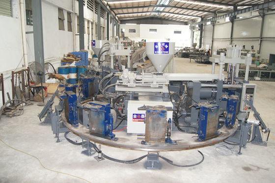 Um/botas de duas cores do PVC que fazem a máquina, linha de produção plástica da fábrica das botas de chuva