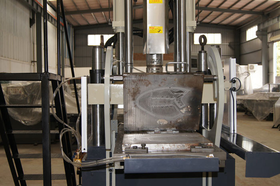 Máquina plástica da modelação por injeção para a parte superior de sapatas do esporte com aberto automático - sistema do molde
