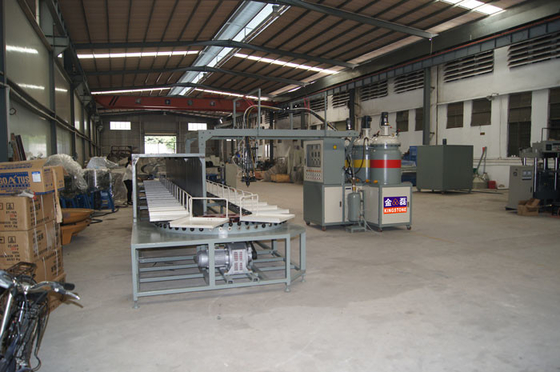 Máquina da modelação por injeção do plutônio de três estações dos tanques 40 com tamanho de 11*4.9*2.7m