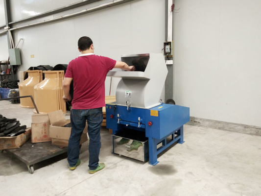 Sapata do ANIMAL DE ESTIMAÇÃO do PVC do PE dos PP que faz a máquina de moedura plástica reciclada equipamento do triturador