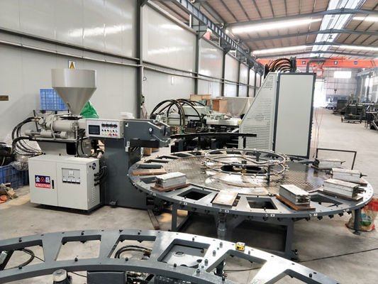 Os calçados moldando plásticos giratórios que fazem a máquina, calçam a única máquina moldando