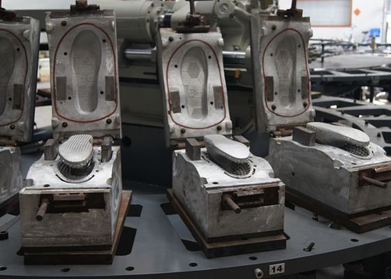 Máquina da modelação por injeção de tabela giratória para a fatura plástica do deslizador