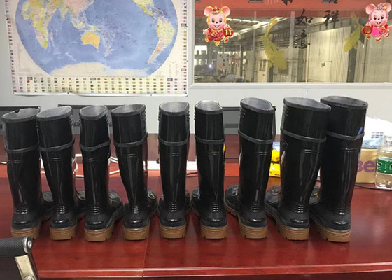 PVC Gumboots de 2 cores/bota de chuva que faz a equipamento a estação 12 giratória
